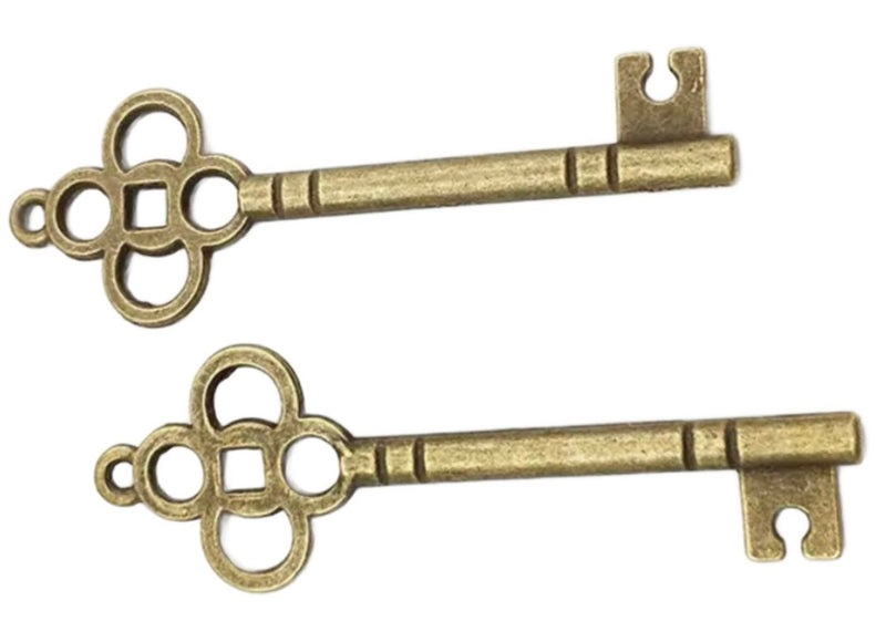 Metal key pendant antique bronze 