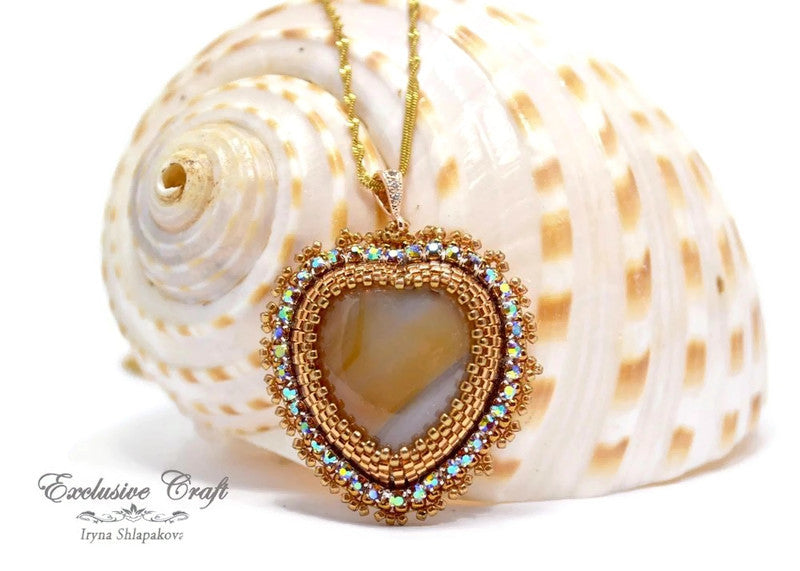 d embroidered agate heart pendant