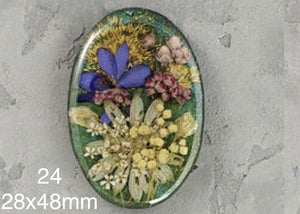 real dry flowers in resin cabochons for jewelry making