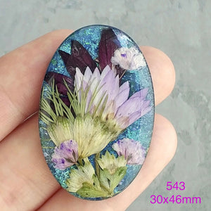 real dry flowers in resin cabochons for jewelry making