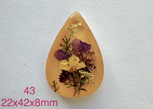 real dry flowers in resin cabochons for jewelry making