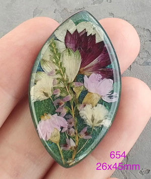 real dry flowers in resin cabochons for jewelry making