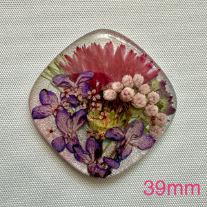 real dry flowers in resin cabochons for jewelry making