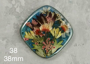 real dry flowers in resin cabochons for jewelry making