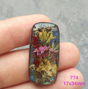 real dry flowers in resin cabochons for jewelry making