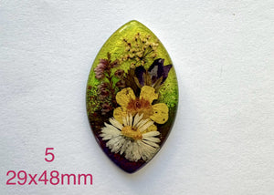 real dry flowers in resin cabochons for jewelry making