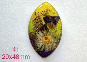 real dry flowers in resin cabochons for jewelry making