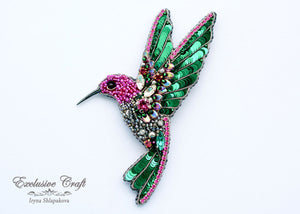 beading zoom class hummingbird brooch green pink