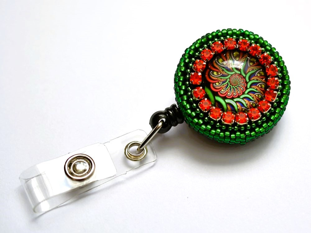 Retractable beaded ID badge green red – Exclusive Craft